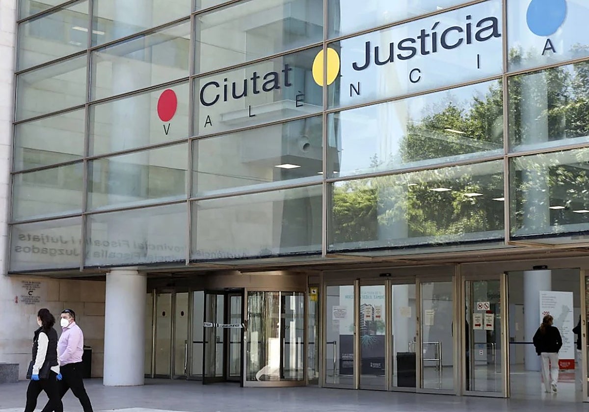 La Audiencia Provincial de Valencia ha condenado a la acusada a ocho años de prisión.