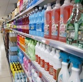 Sección de productos de limpieza del Mercadona.