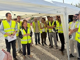 La diputada de Carreteras visita las obras en Cheste.