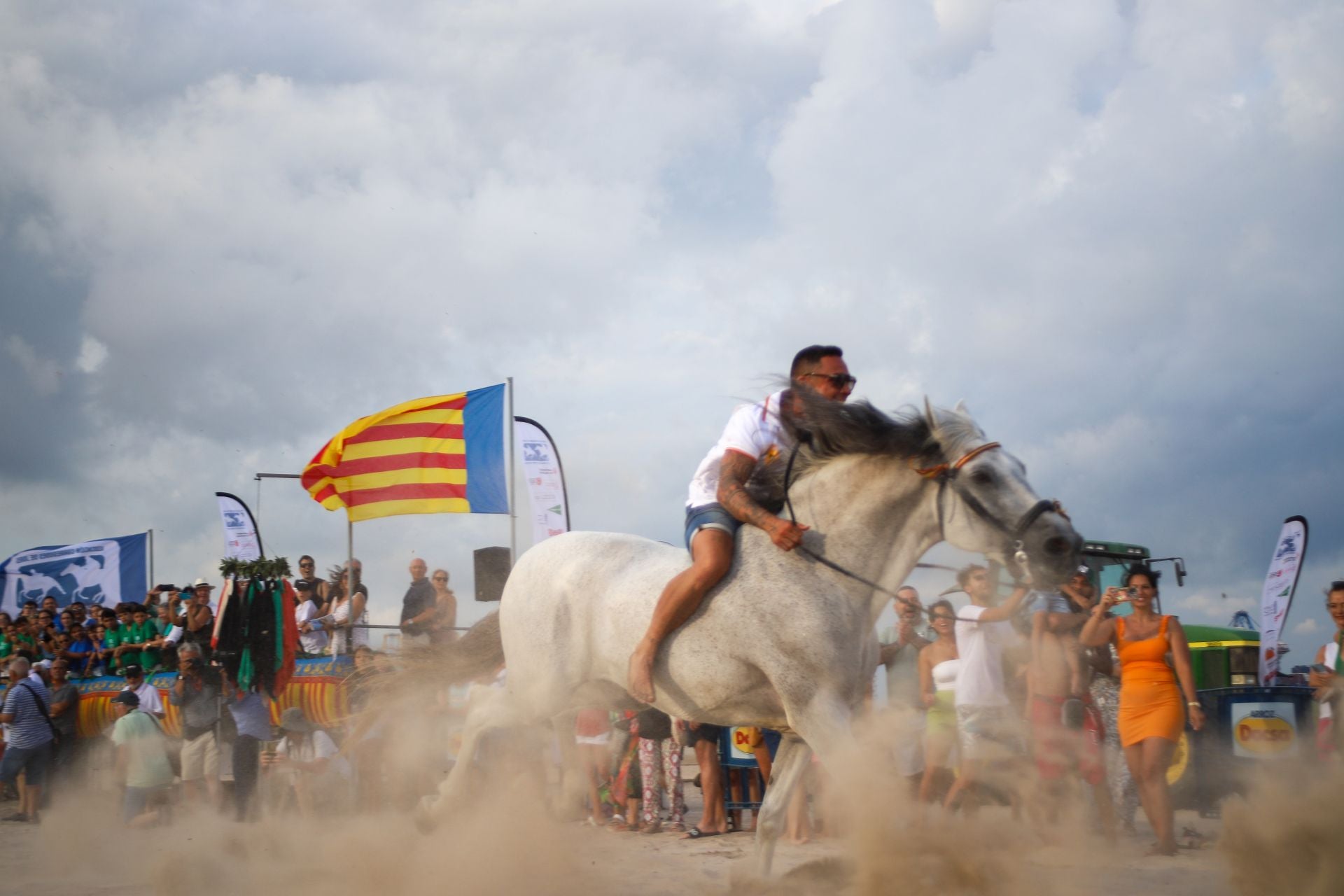 Un jinete montando un caballo en las Corregudes de Joies
