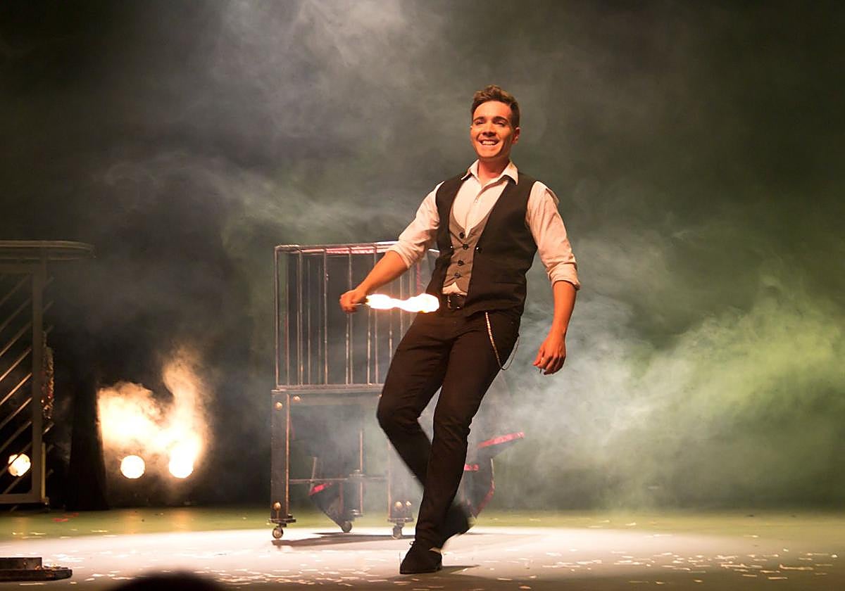 Imagen de archivo de Jammes Garibo actuando.