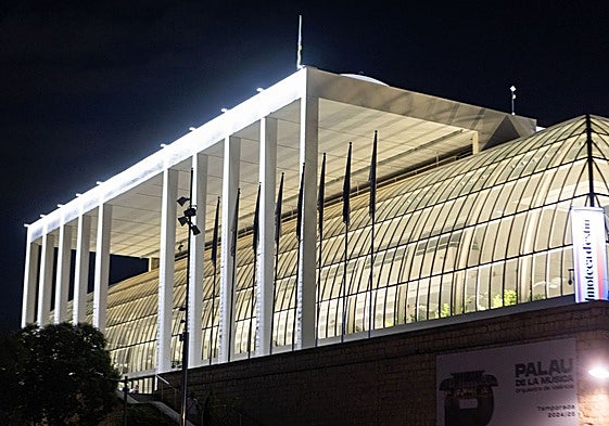 El Palau de la Música iluminado de noche