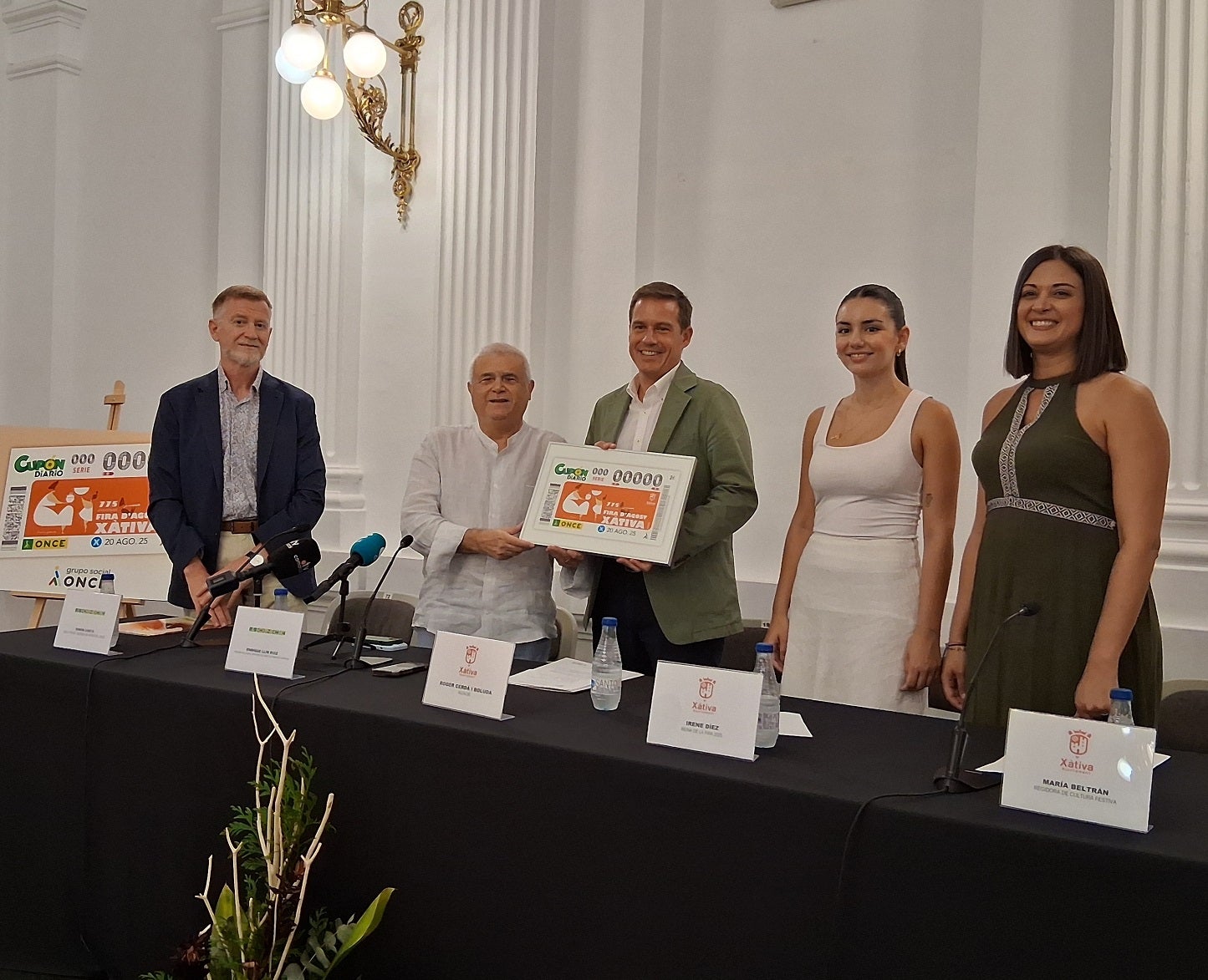 Presentación del cupón conmemorativo.