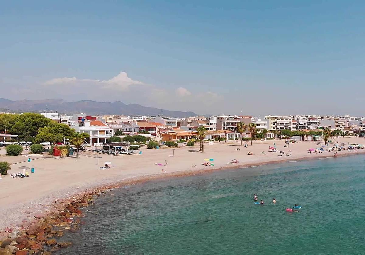 La Playa de Les Cases, en XIlxes.