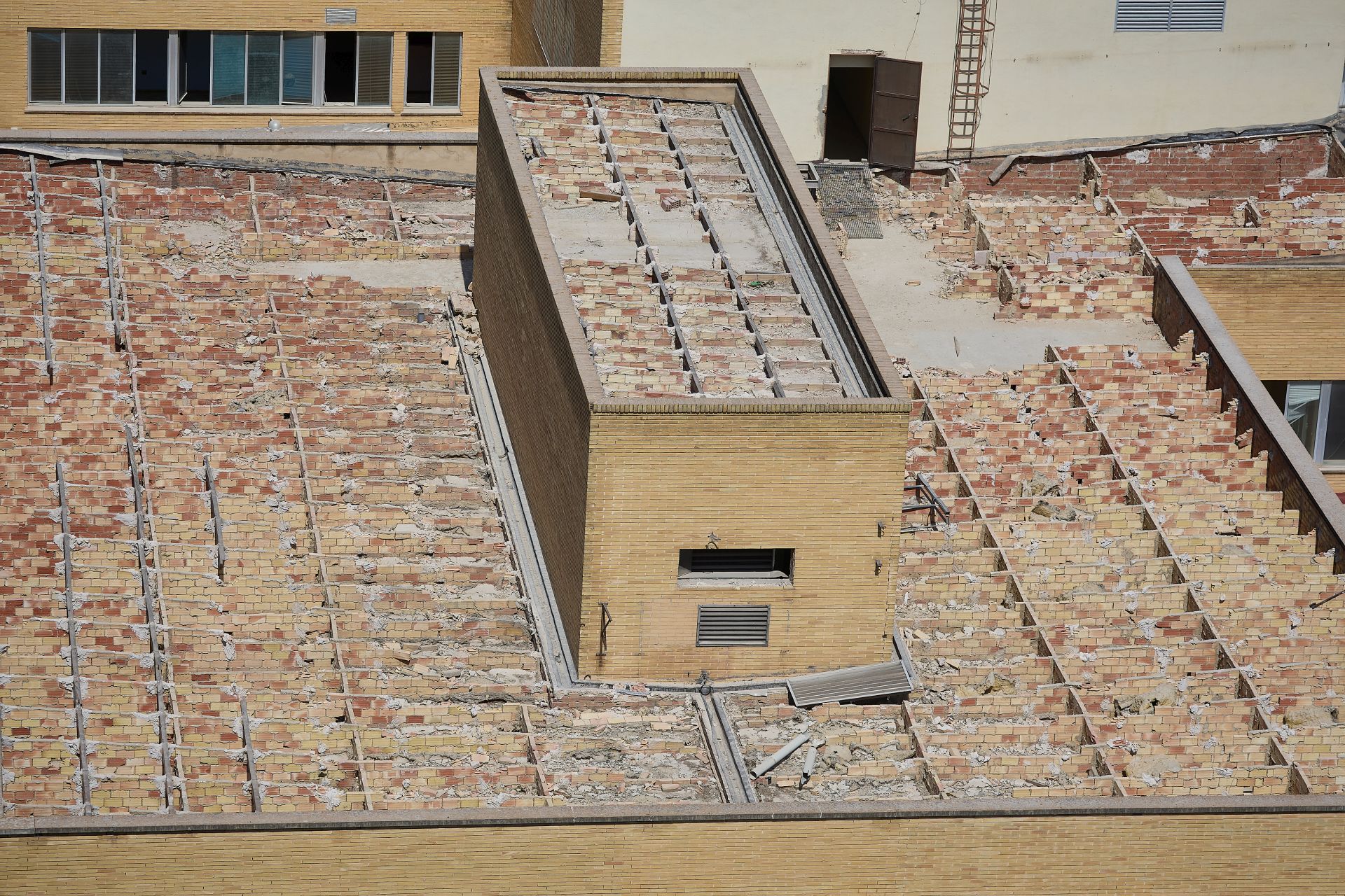 La antigua Fe de Valencia se queda sin sus históricas torres