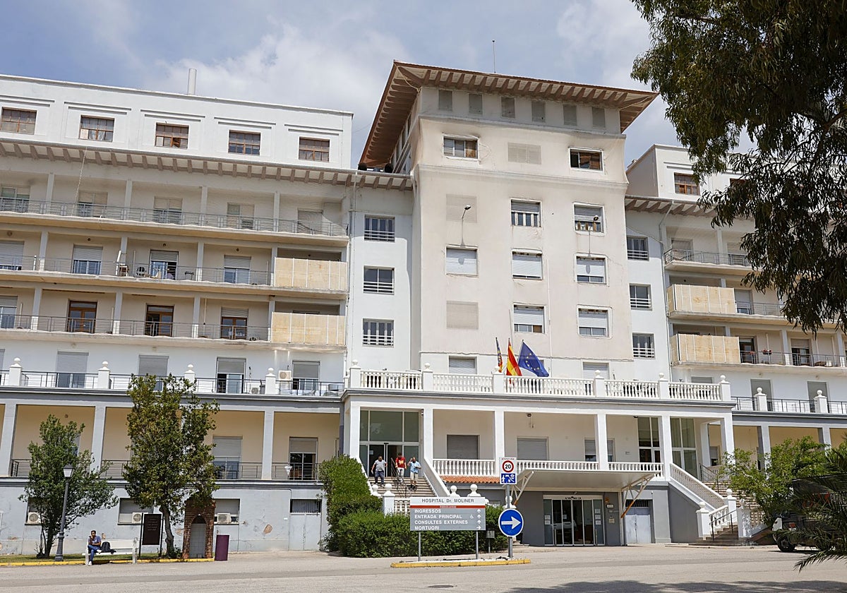 Fachada principal del hospital Doctor Moliner.