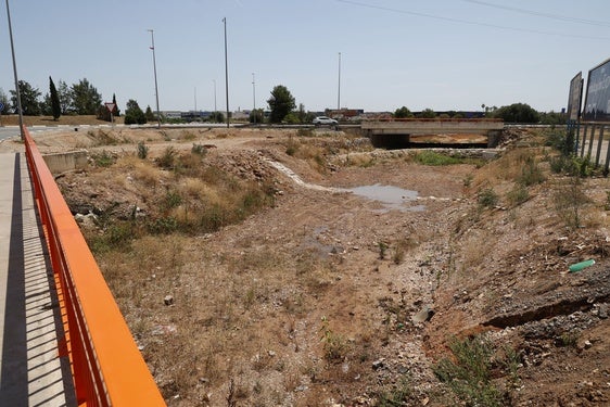 Uno de los puentes que cruza el barranco en Aldaia.