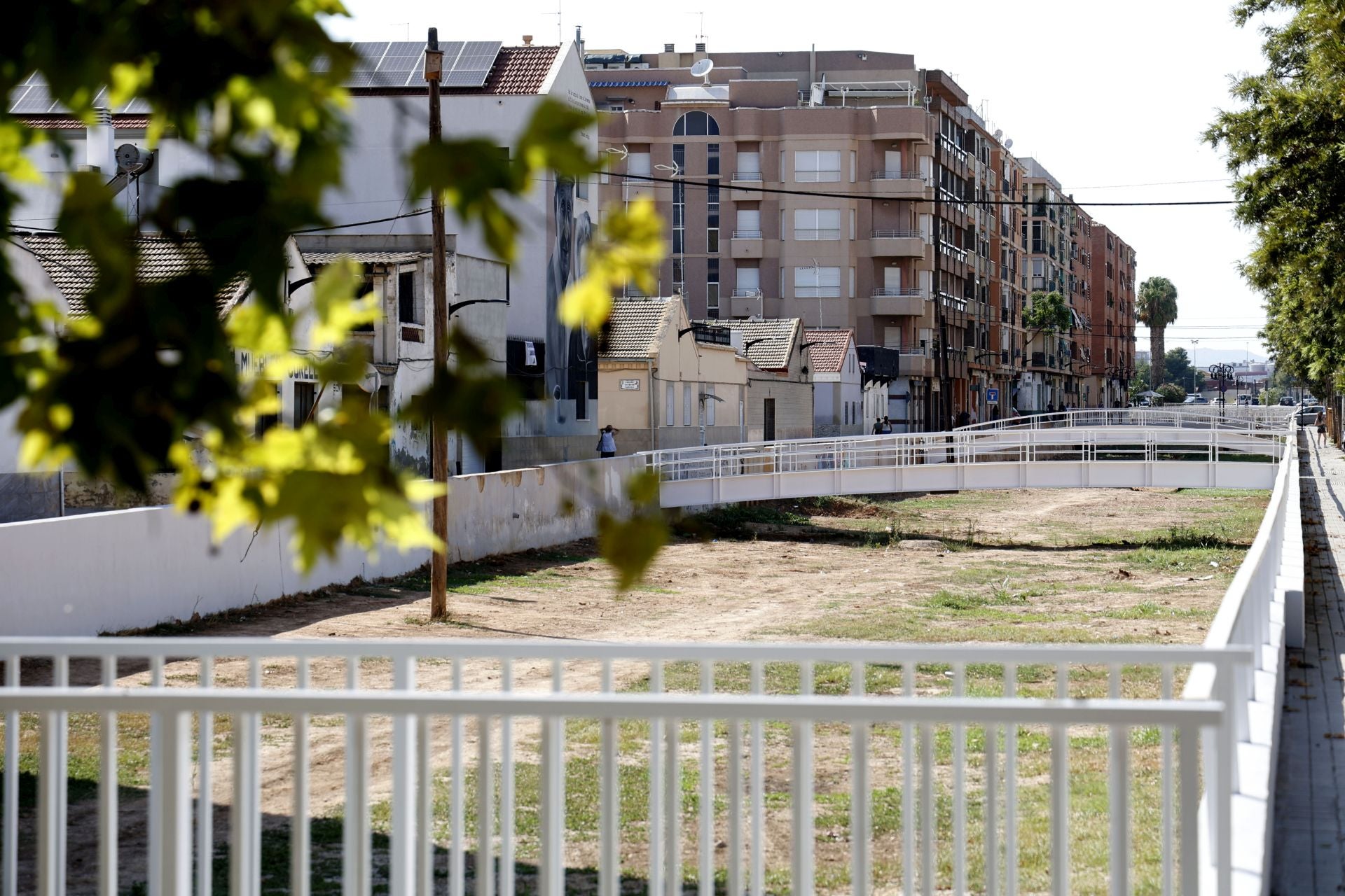 Cauce del barranco la Saleta que cruza el municipio de Aldaia y que espera una solución para las crecidas.