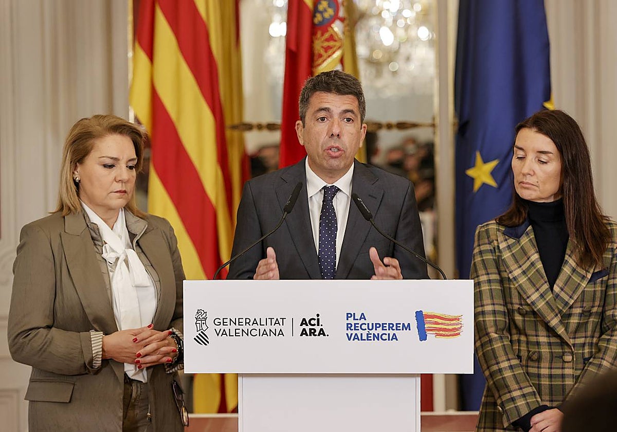 La vicepresidenta Camarero y la consellera de Hacienda Merino, junto al presidente Mazón.