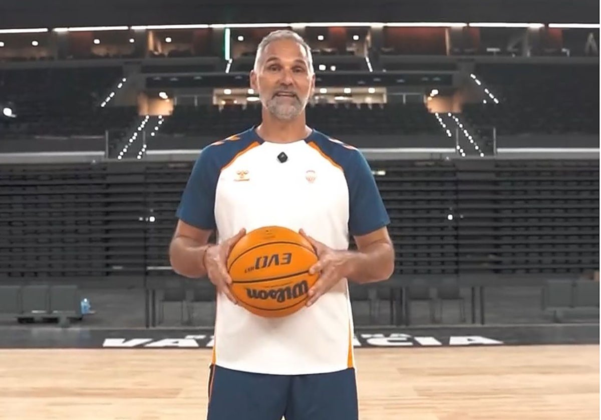 Víctor Luengo, en el parquet del Roig Arena.