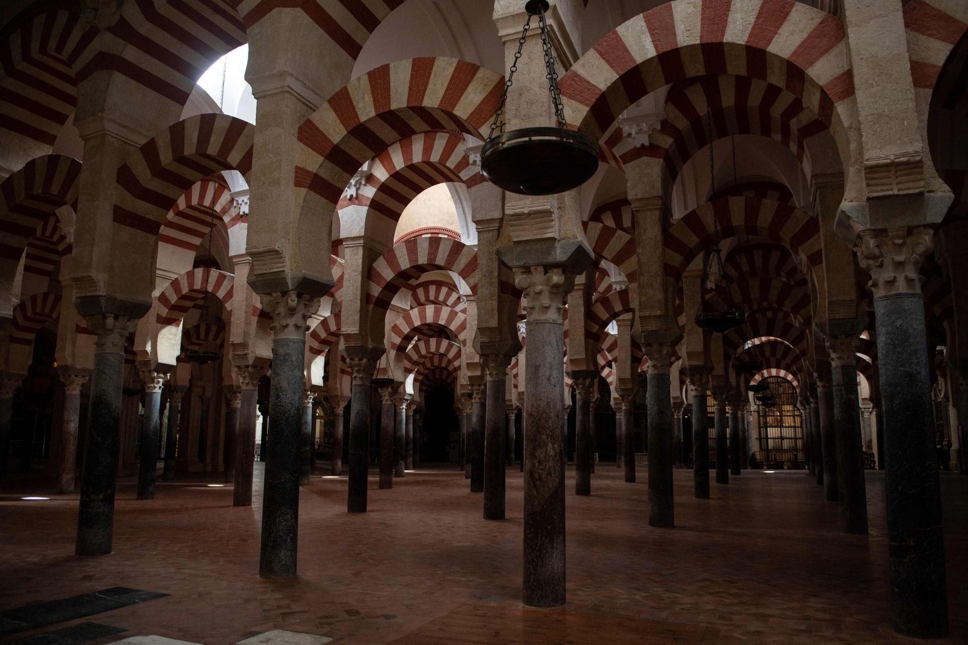 Así ha quedado por dentro la mezquita de Córdoba tras el incendio