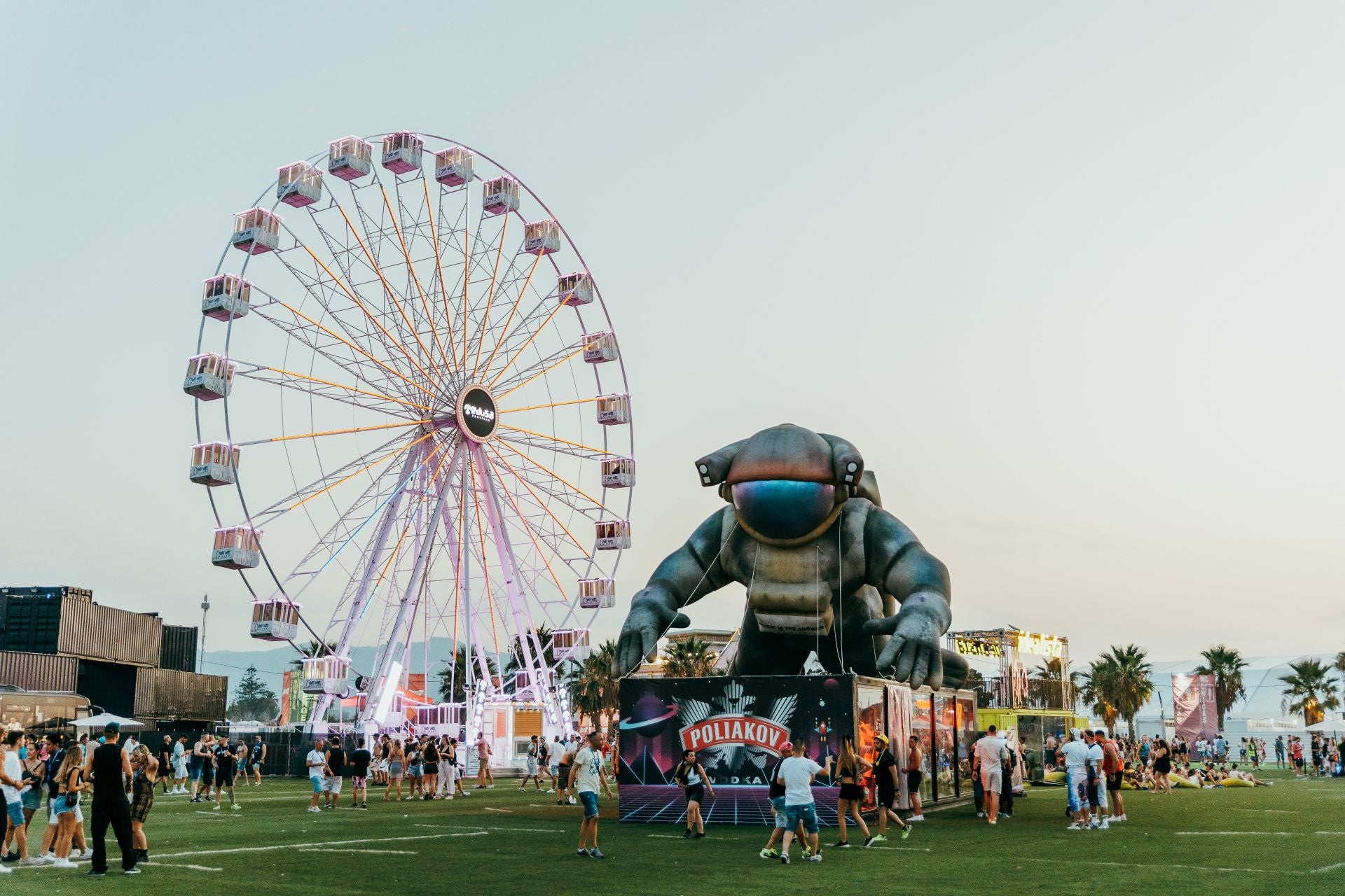 Fotos: Un show de fuegos artificiales y 250 drones ilumina el cielo del Medusa