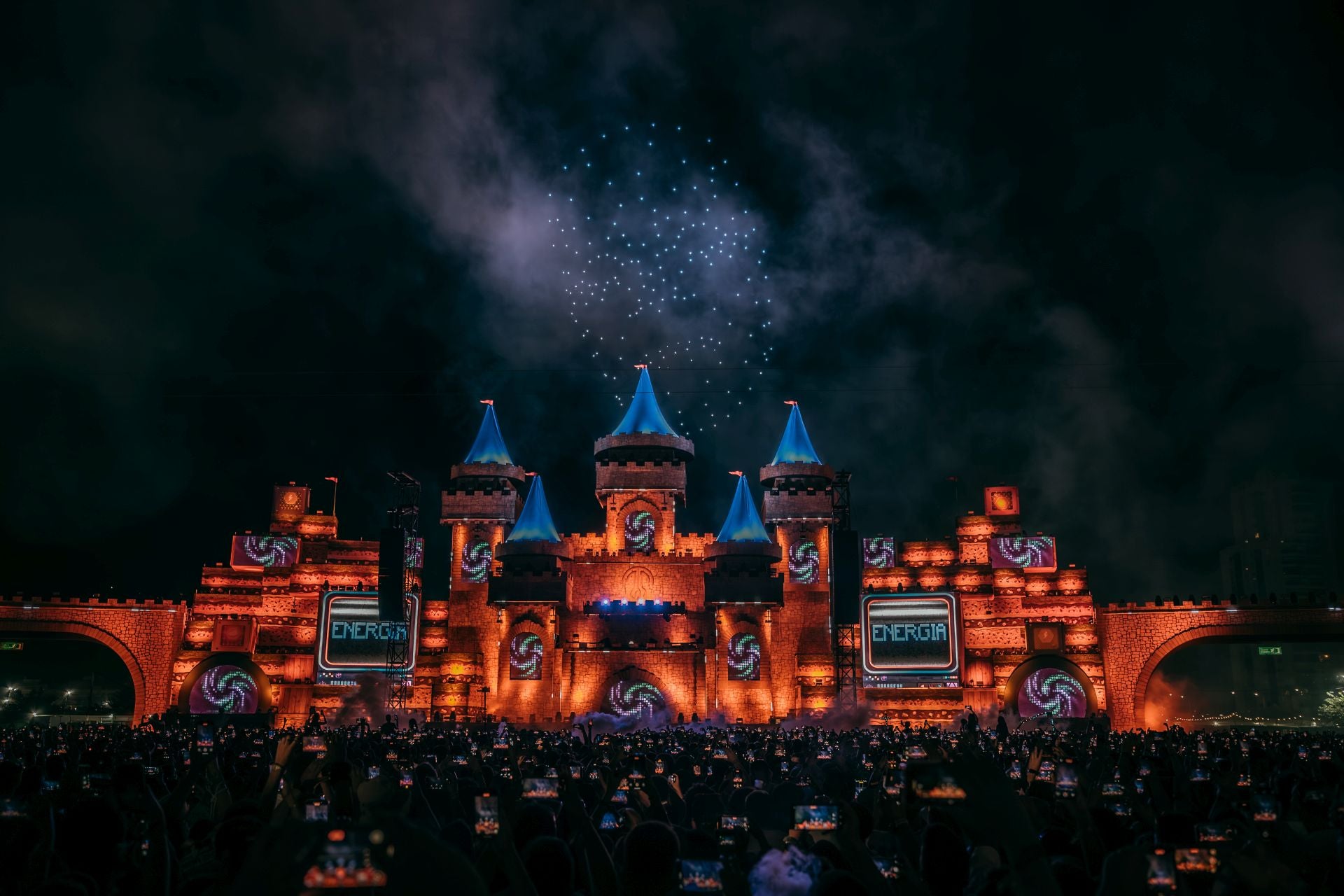 Fotos: Un show de fuegos artificiales y 250 drones ilumina el cielo del Medusa