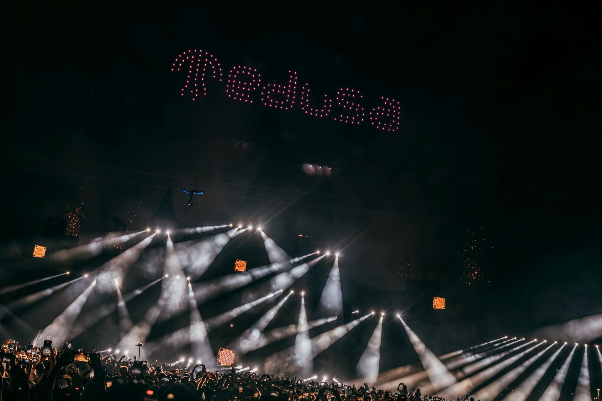 Fotos: Un show de fuegos artificiales y 250 drones ilumina el cielo del Medusa