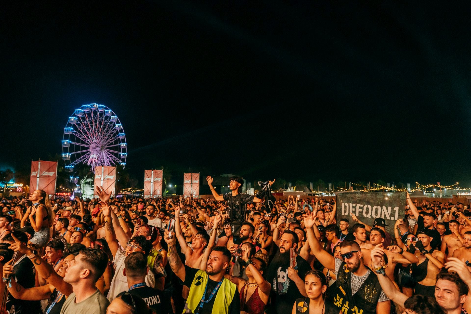 Fotos: Un show de fuegos artificiales y 250 drones ilumina el cielo del Medusa