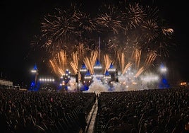 Fotos: Un show de fuegos artificiales y 250 drones ilumina el cielo del Medusa