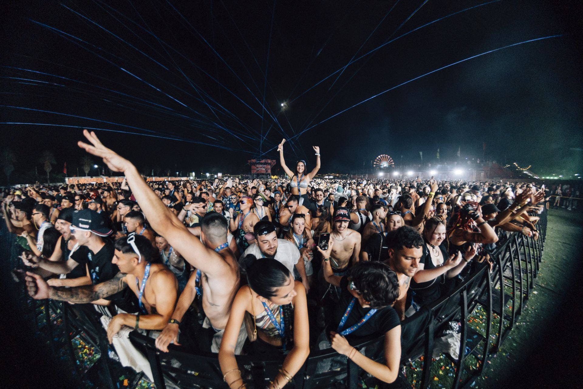 Fotos: Un show de fuegos artificiales y 250 drones ilumina el cielo del Medusa