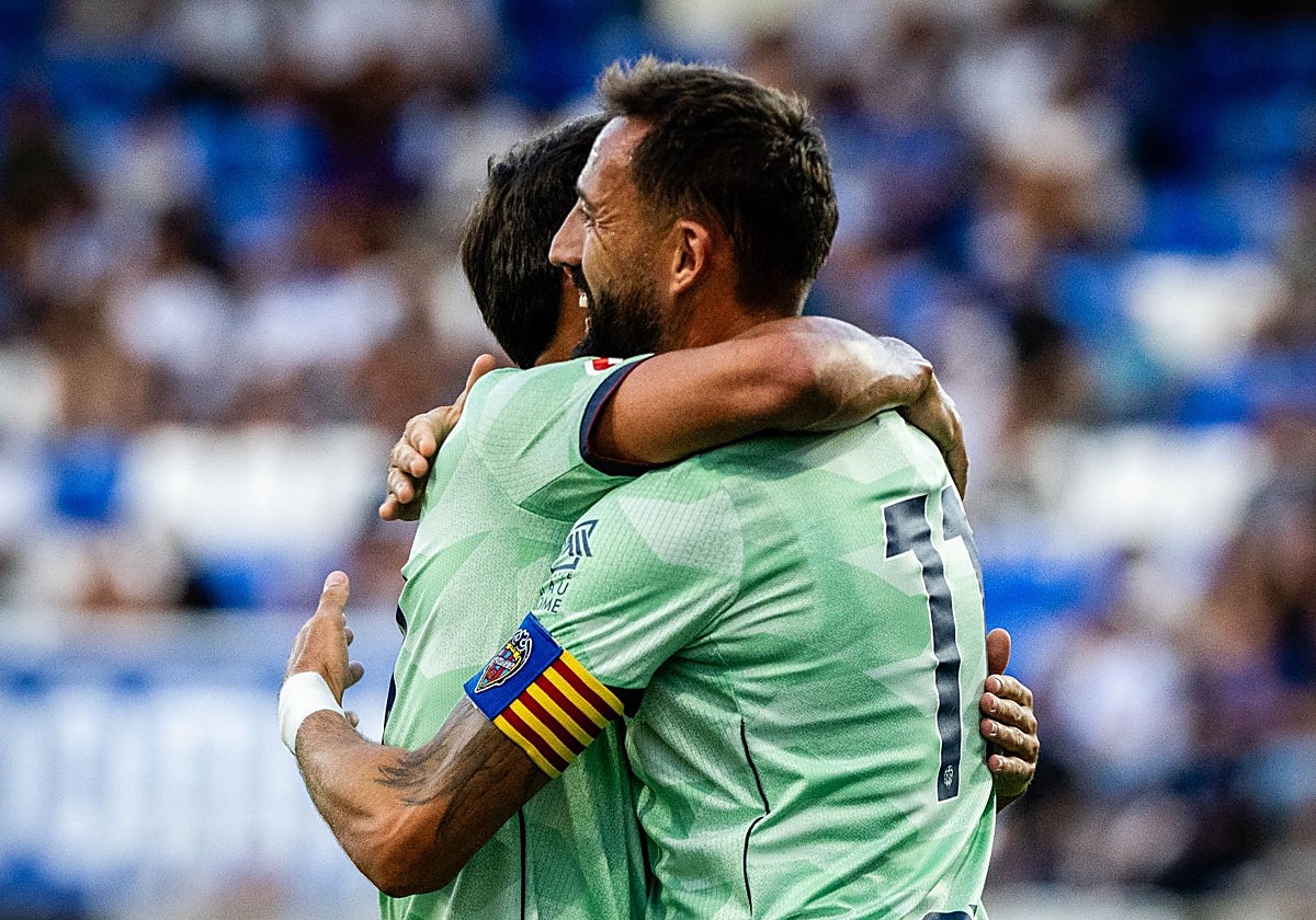 Morales celebra su gol contra el Auxerre