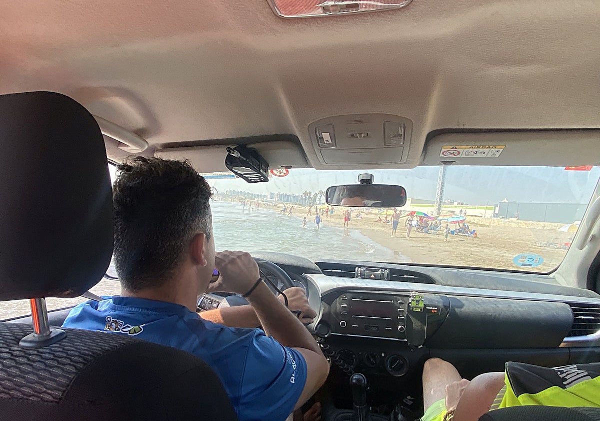 Imagen principal - Servicio de Salvamento y Socorrismo de Alboraia, informando del cierre de la playa canina de Port Saplaya y de la zona norte de Port Saplaya.