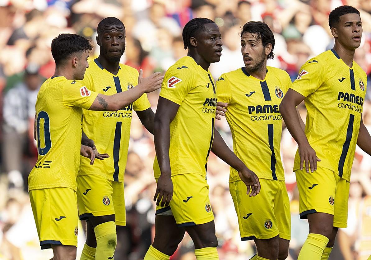 Jugadores del Villarreal celebran un gol durante el partido amistoso ante el Arsenal.