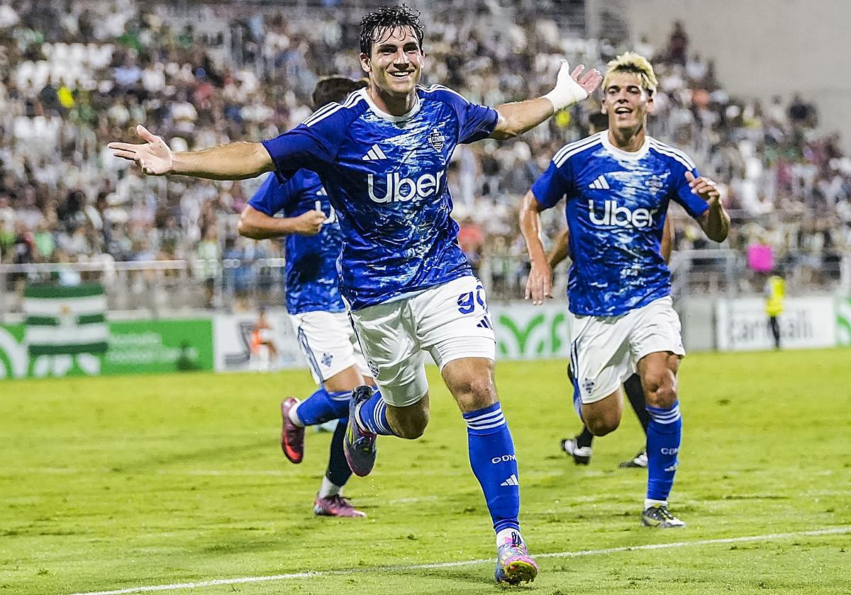 Iván Azón, con el Como italiano, en pretemporada.