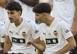 Fran Pérez (derecha), junto a André Almeida, en la presentación del Valencia en el Trofeu Taronja.