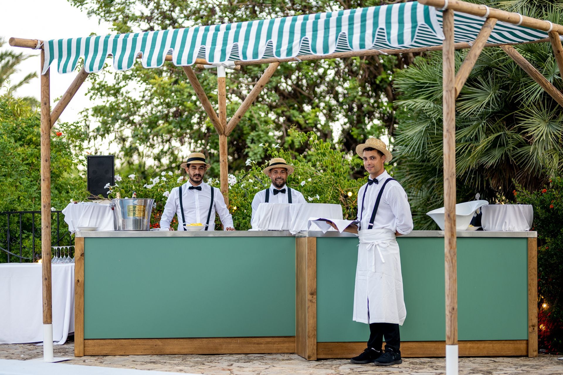 Música en directo, champán y mucha fiesta en el cumpleños de Ángela Pla: «Estoy muy emocionada»