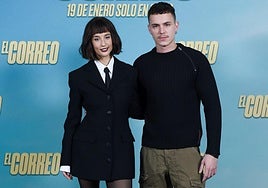 María Pedraza posa en el preestreno de una de sus películas, 'El Correo', con Arón Piper.