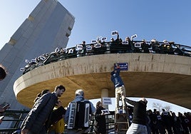 Voluntarios de La Torre rinden un homenaje a las víctimas de la dana.