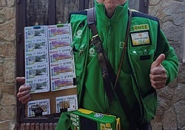 Un vendedor de la ONCE en una imagen de archivo.