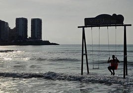 El columpio sobre el mar más 'instagrameable' y a una hora de Valencia