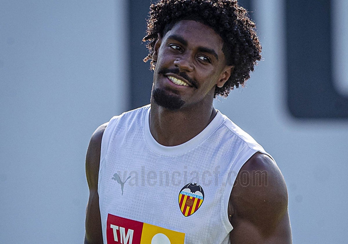 Thierry en un entrenamiento con el Valencia.