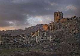 Visitas de las ruinas del pueblo de Esco