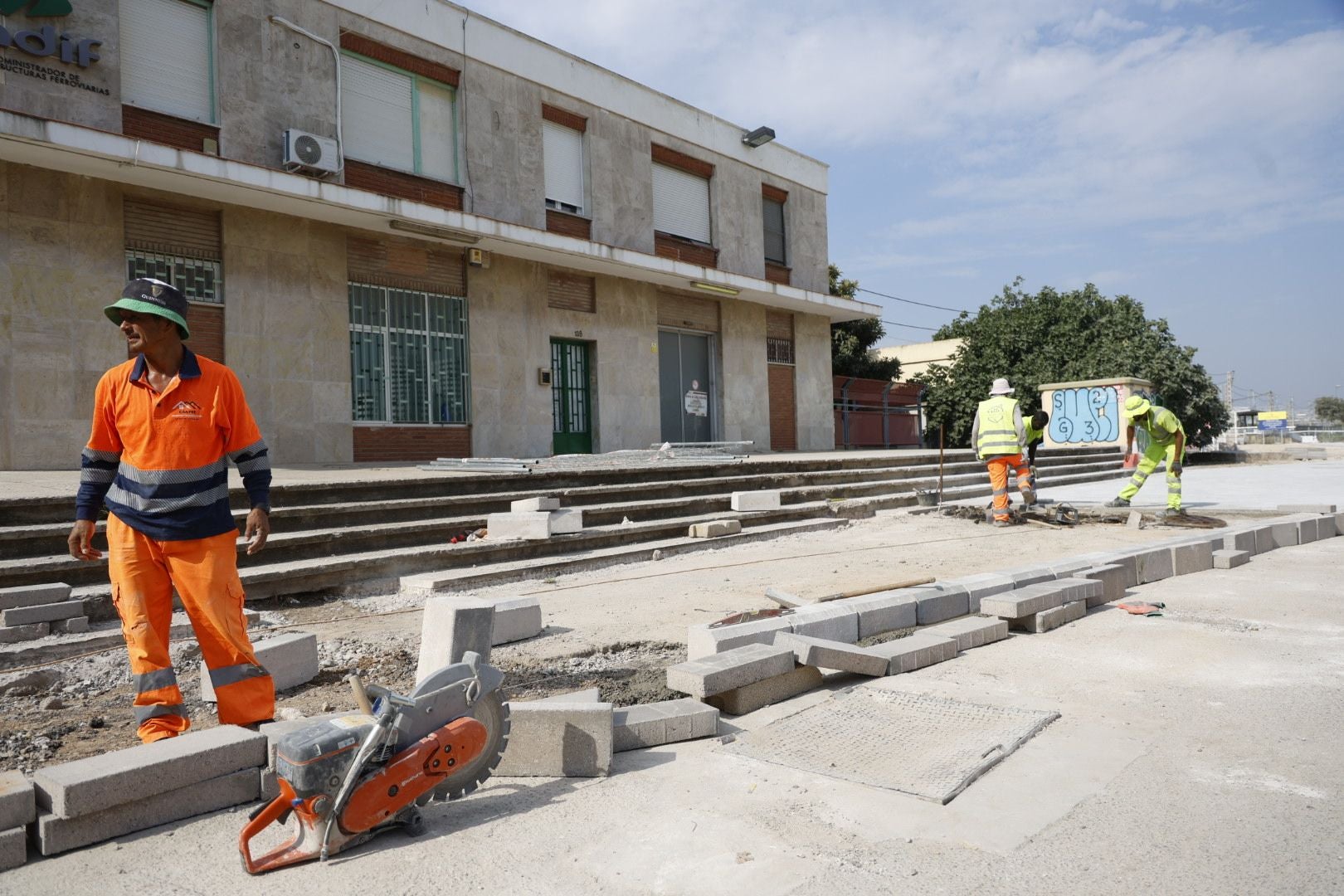 El Ayuntamiento ultima la mejora del acceso peatonal al apeadero de la Font de Sant Lluís