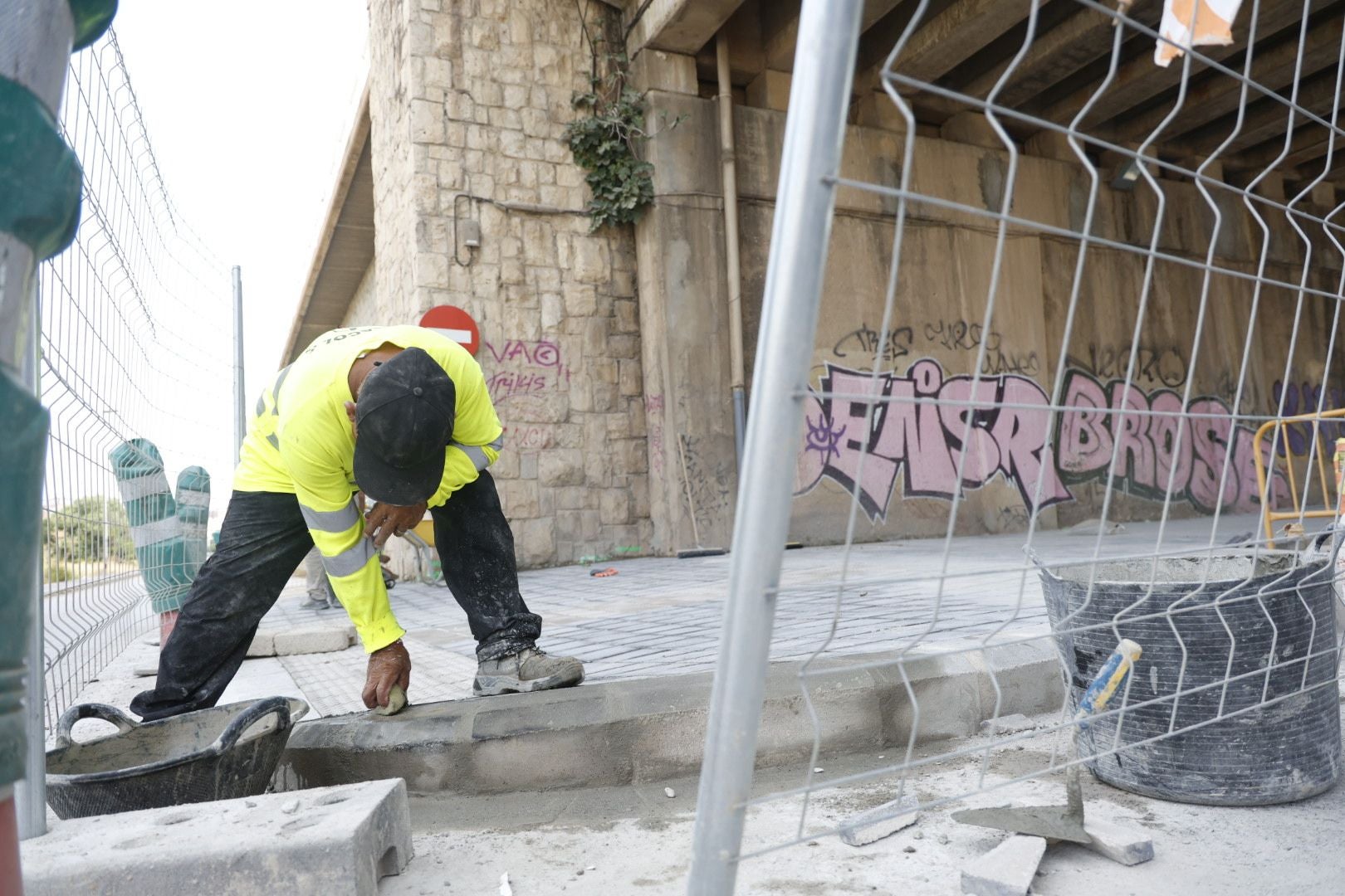 El Ayuntamiento ultima la mejora del acceso peatonal al apeadero de la Font de Sant Lluís