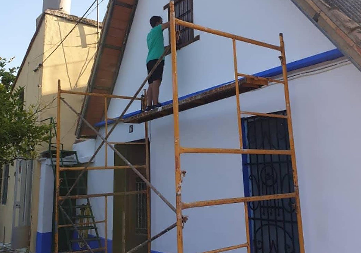 Imagen principal - Puetsa en valor de la barraca de Bayona, en Pinedo.