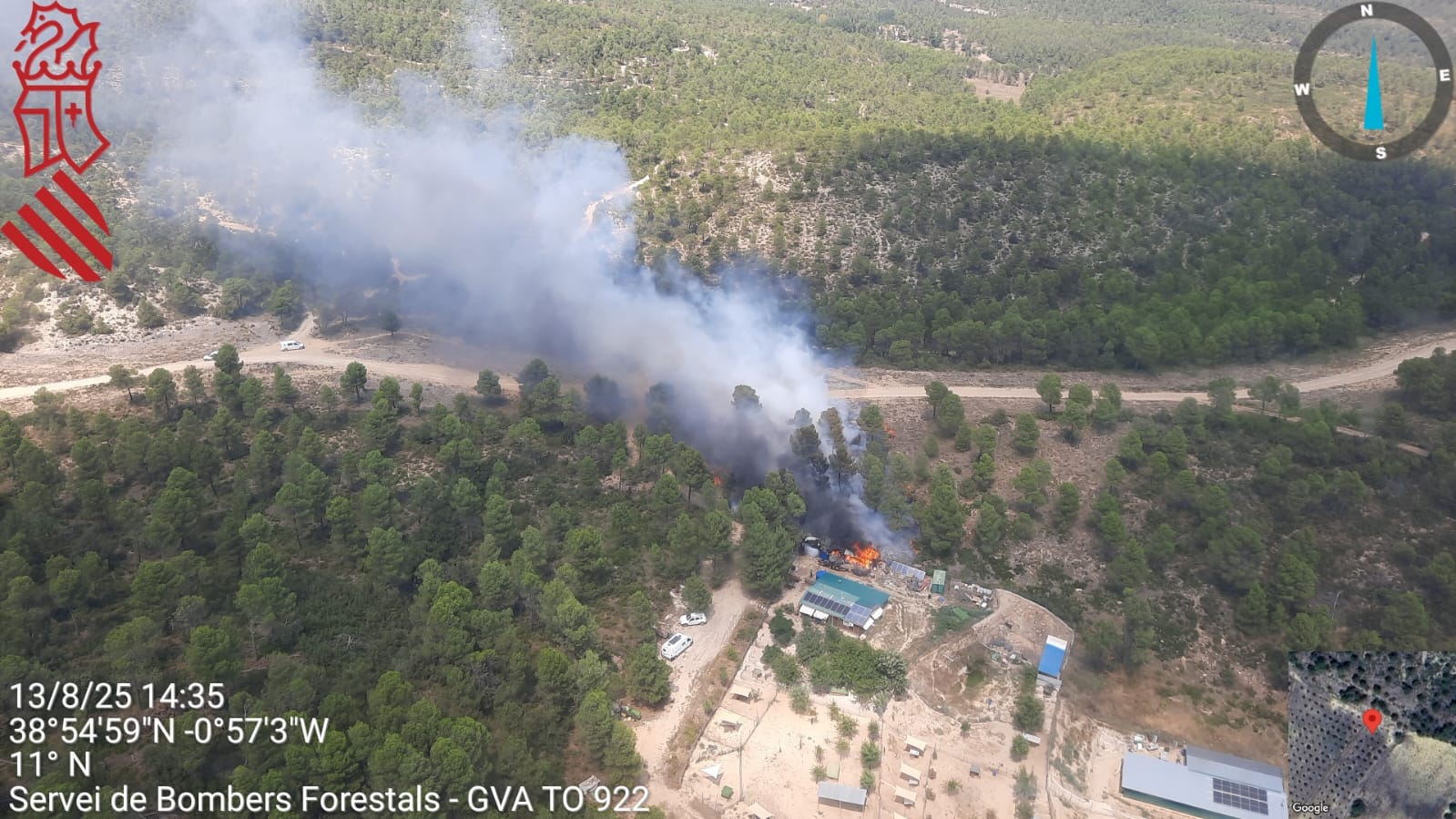 Vista aérea del lugar donde se ha declarado el incendio en la sierra de Enguera.