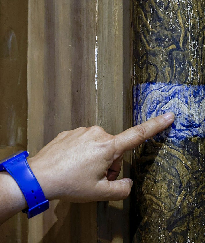 Imagen secundaria 2 - Fachada de Jesuitas, trabajos de restauración de la pintura y cata para buscar los colores originales.