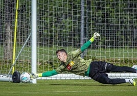 Julen, en un entrenamiento con el Valencia CF.