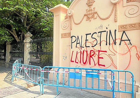 Imagen de la pintada que ha aparecido junto a uno de los accesos a Viveros.