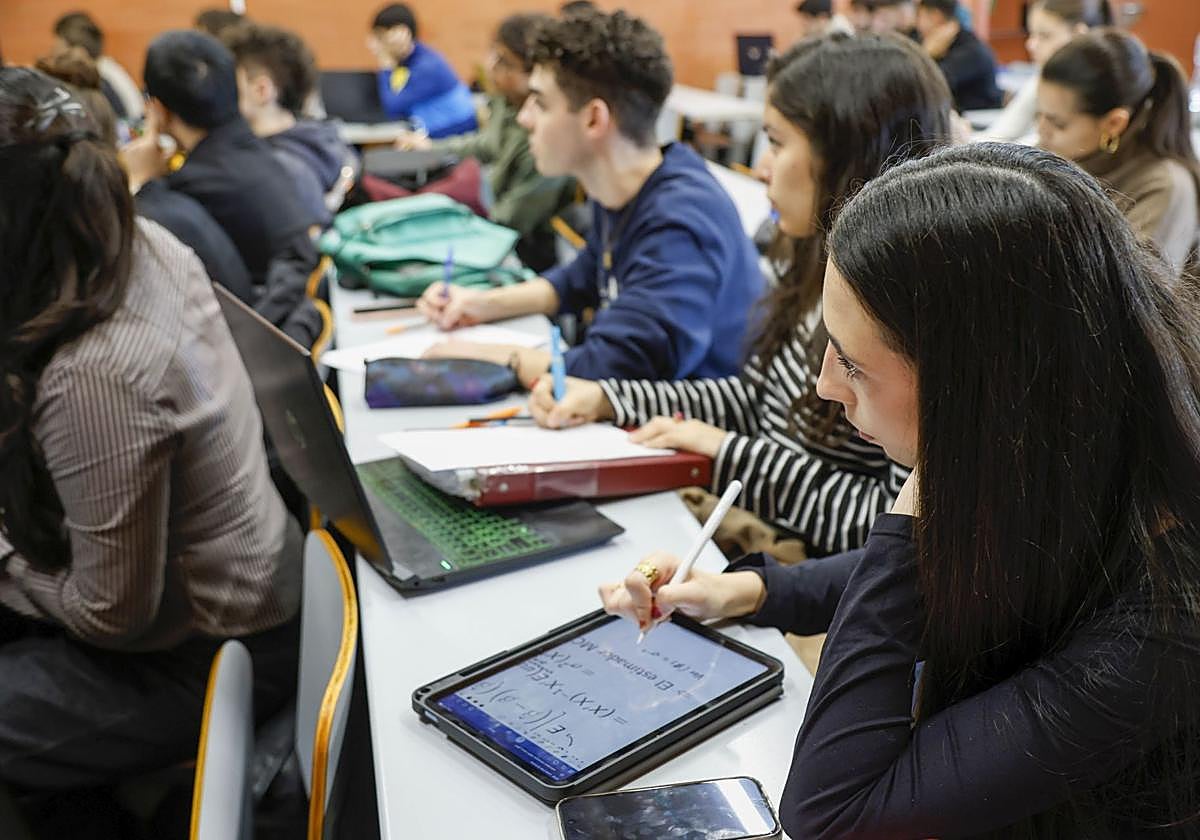 Una clase de universidad. Imagen de archivo.