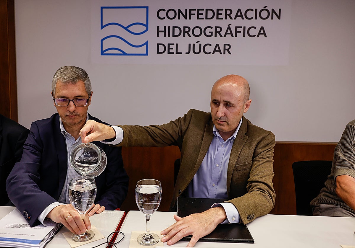 El secretario de Estado de Medio Ambiente, Hugo Morán, y el presidente de la CHJ, Miguel Polo.