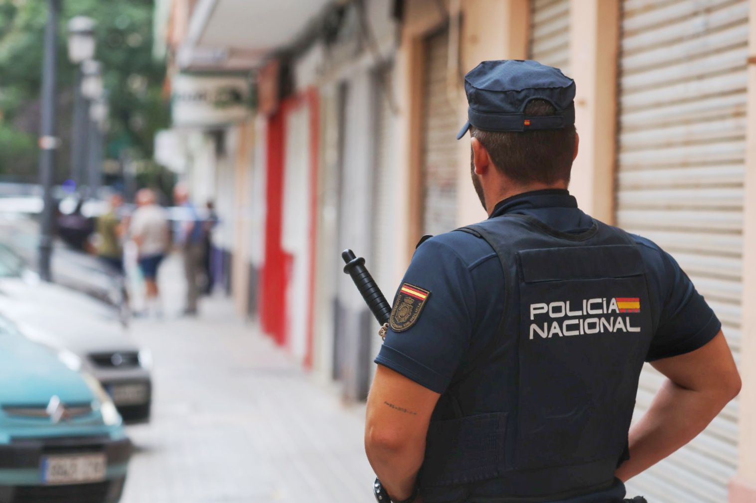 FOTOS | Dos policías abaten a tiros a un hombre que intentó agredirlos con un cuchillo en Valencia