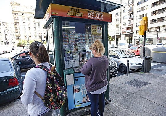 Venta de cupones de la ONCE, en un quiosco. Imagen de archivo.