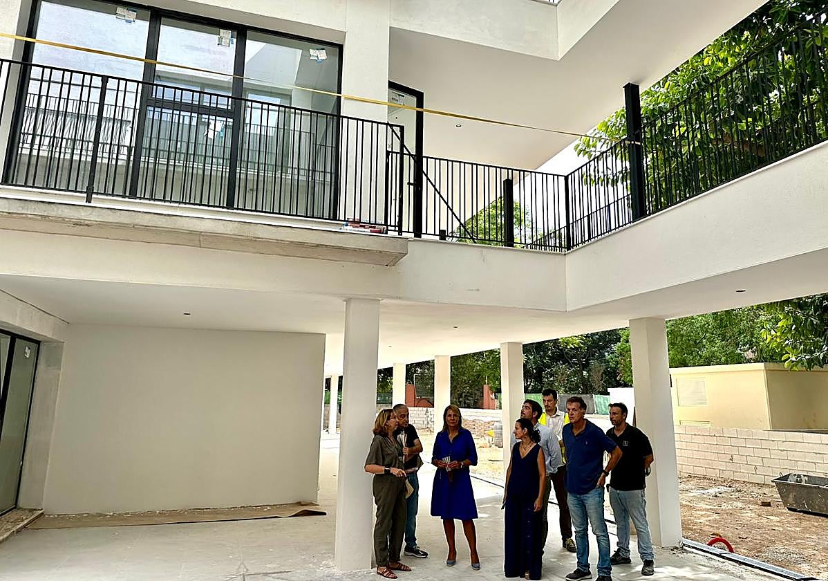 Camarero, durante la visita a la residencia.