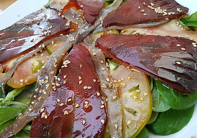 Tomate valenciano del Perelló y mojama de atún.