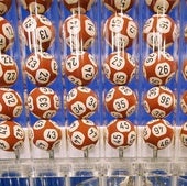 Bolas de la suerte en un sorteo de Euromillones.