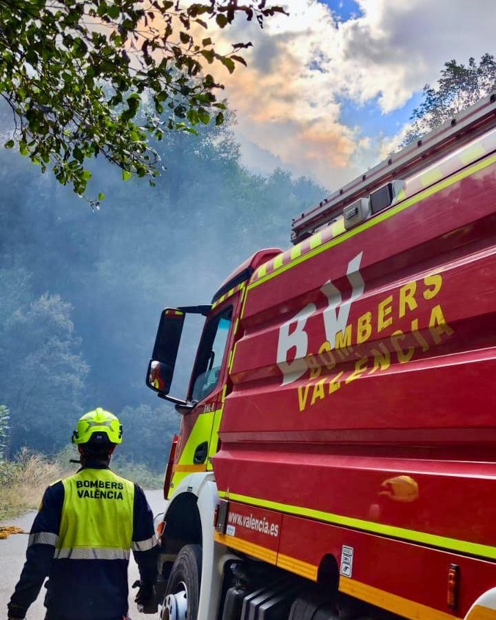 Los bomberos de Valencia parten hacia León para apagar los incendios forestales
