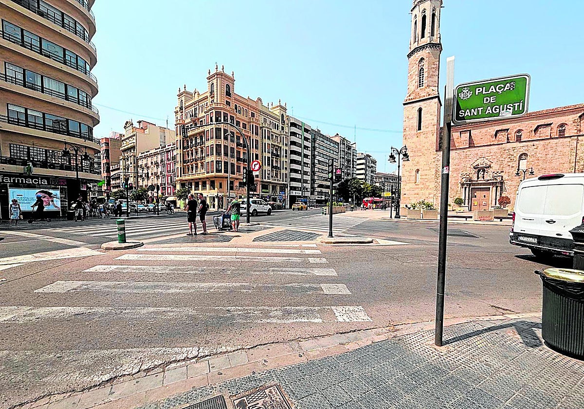 Isleta que quedará asimilada por la acera después de la reforma.