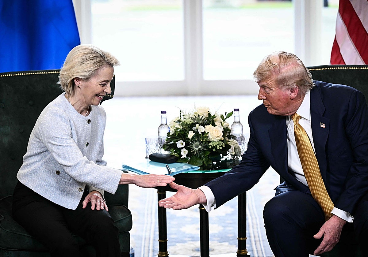 Ursula von der Leyen junto a Donald Trump